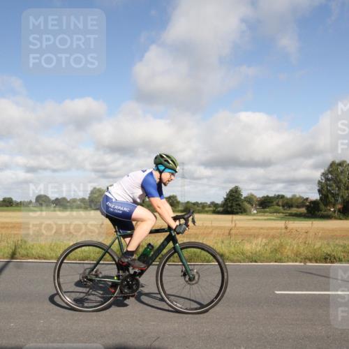 25.08.2024 - Elbe Triathlon Hamburg Fuchs,  Jonas http://msf.ph/oto/6833270 25.08.2024 09:51:26 Radfahren 266, 490, 265 meine-sportfotos.de