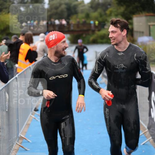 25.08.2024 - Elbe Triathlon Hamburg H.Heesch http://msf.ph/oto/6833272 25.08.2024 08:32:32 Schwimmen 42, 56, 76, 77, 91 meine-sportfotos.de