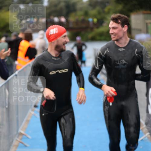25.08.2024 - Elbe Triathlon Hamburg H.Heesch http://msf.ph/oto/6833274 25.08.2024 08:32:32 Schwimmen 42, 56, 76, 77, 91 meine-sportfotos.de