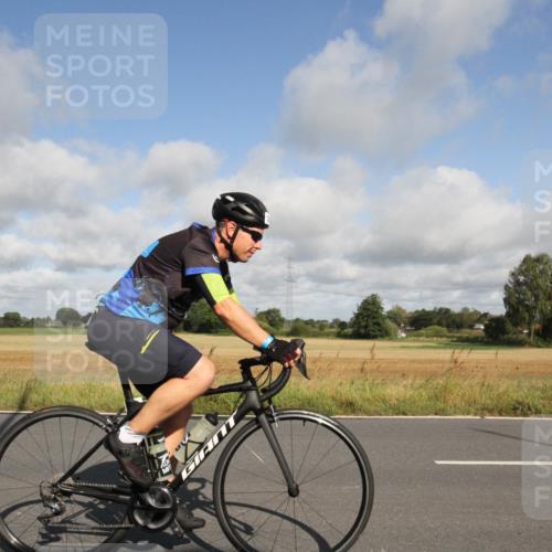 25.08.2024 - Elbe Triathlon Hamburg Fuchs,  Jonas http://msf.ph/oto/6833282 25.08.2024 09:51:51 Radfahren 477, 208, 331, 529, 126 meine-sportfotos.de