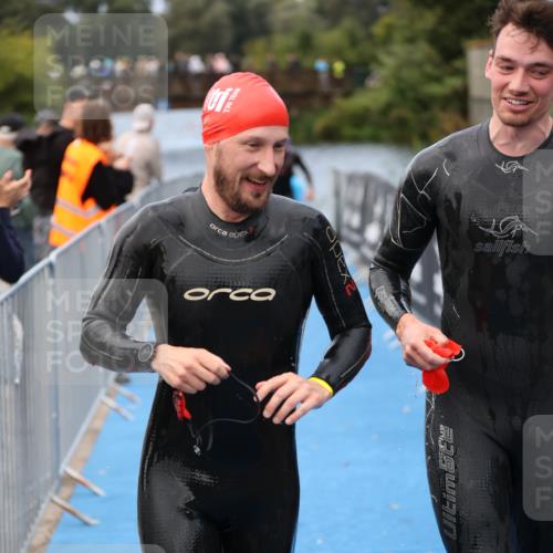 25.08.2024 - Elbe Triathlon Hamburg H.Heesch http://msf.ph/oto/6833301 25.08.2024 08:32:32 Schwimmen 42, 56, 76, 77, 91 meine-sportfotos.de