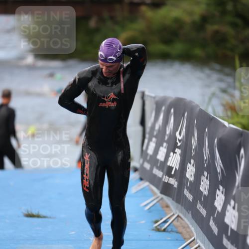25.08.2024 - Elbe Triathlon Hamburg H.Heesch http://msf.ph/oto/6833306 25.08.2024 08:32:35 Schwimmen 42, 56, 76, 77, 91 meine-sportfotos.de