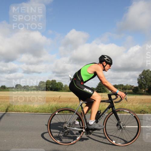 25.08.2024 - Elbe Triathlon Hamburg Fuchs,  Jonas http://msf.ph/oto/6833308 25.08.2024 09:52:31 Radfahren 389, 289, 426, 527, 309 meine-sportfotos.de