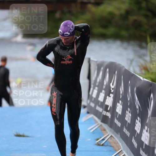25.08.2024 - Elbe Triathlon Hamburg H.Heesch http://msf.ph/oto/6833311 25.08.2024 08:32:35 Schwimmen 42, 56, 76, 77, 91 meine-sportfotos.de