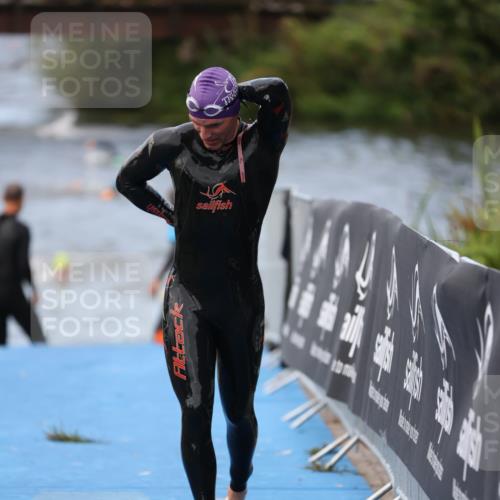 25.08.2024 - Elbe Triathlon Hamburg H.Heesch http://msf.ph/oto/6833316 25.08.2024 08:32:35 Schwimmen 42, 56, 76, 77, 91 meine-sportfotos.de