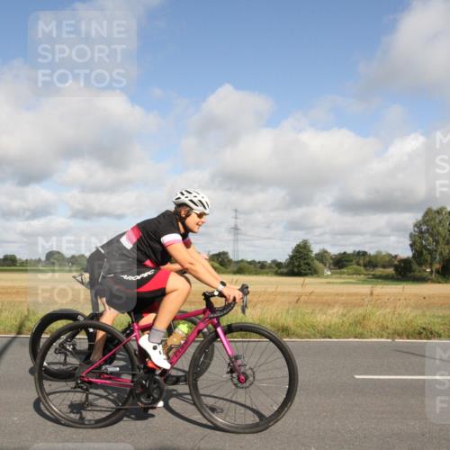 25.08.2024 - Elbe Triathlon Hamburg Fuchs,  Jonas http://msf.ph/oto/6833317 25.08.2024 09:52:34 Radfahren 389, 289, 426, 527, 309 meine-sportfotos.de