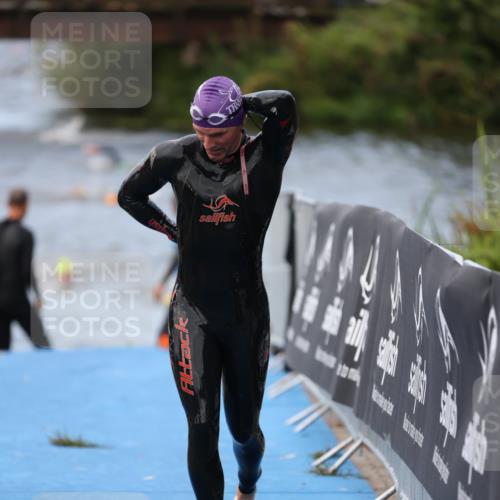 25.08.2024 - Elbe Triathlon Hamburg H.Heesch http://msf.ph/oto/6833319 25.08.2024 08:32:35 Schwimmen 42, 56, 76, 77, 91 meine-sportfotos.de