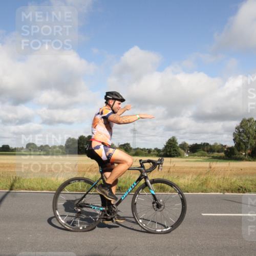 25.08.2024 - Elbe Triathlon Hamburg Fuchs,  Jonas http://msf.ph/oto/6833322 25.08.2024 09:52:38 Radfahren 289, 426, 527, 309 meine-sportfotos.de