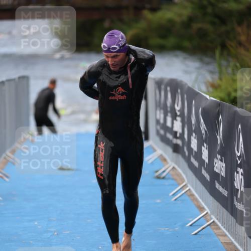 25.08.2024 - Elbe Triathlon Hamburg H.Heesch http://msf.ph/oto/6833324 25.08.2024 08:32:36 Schwimmen 42, 76, 77, 91 meine-sportfotos.de