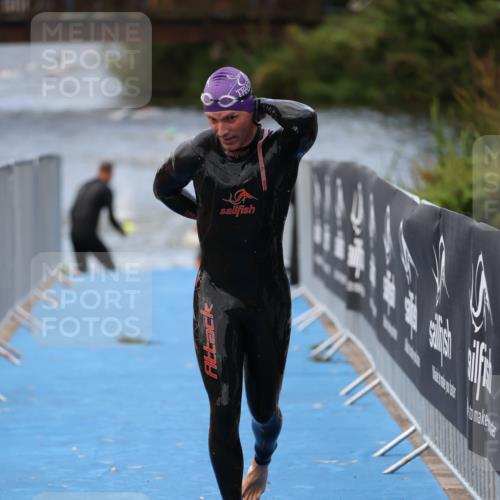 25.08.2024 - Elbe Triathlon Hamburg H.Heesch http://msf.ph/oto/6833330 25.08.2024 08:32:36 Schwimmen 42, 76, 77, 91 meine-sportfotos.de
