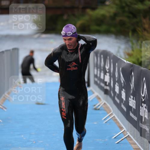 25.08.2024 - Elbe Triathlon Hamburg H.Heesch http://msf.ph/oto/6833334 25.08.2024 08:32:36 Schwimmen 42, 76, 77, 91 meine-sportfotos.de