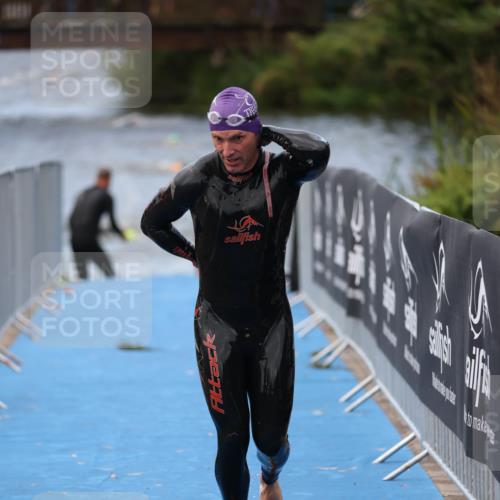 25.08.2024 - Elbe Triathlon Hamburg H.Heesch http://msf.ph/oto/6833335 25.08.2024 08:32:37 Schwimmen 42, 76, 77, 91 meine-sportfotos.de