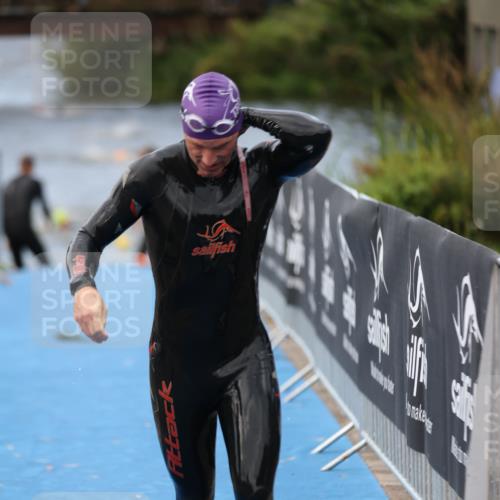 25.08.2024 - Elbe Triathlon Hamburg H.Heesch http://msf.ph/oto/6833341 25.08.2024 08:32:37 Schwimmen 42, 76, 77, 91 meine-sportfotos.de