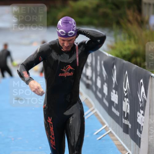25.08.2024 - Elbe Triathlon Hamburg H.Heesch http://msf.ph/oto/6833349 25.08.2024 08:32:37 Schwimmen 42, 76, 77, 91 meine-sportfotos.de