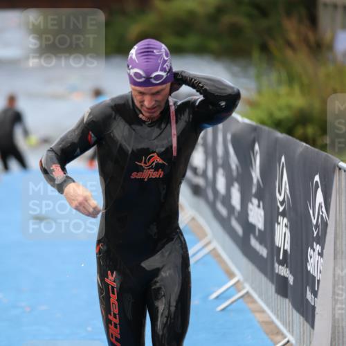 25.08.2024 - Elbe Triathlon Hamburg H.Heesch http://msf.ph/oto/6833351 25.08.2024 08:32:37 Schwimmen 42, 76, 77, 91 meine-sportfotos.de