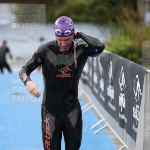 25.08.2024 - Elbe Triathlon Hamburg H.Heesch http://msf.ph/oto/6833354 25.08.2024 08:32:38 Schwimmen 42, 76, 77, 91 meine-sportfotos.de