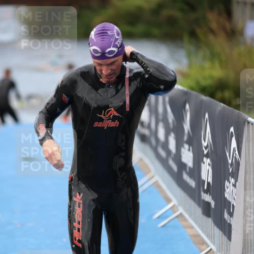 25.08.2024 - Elbe Triathlon Hamburg H.Heesch http://msf.ph/oto/6833360 25.08.2024 08:32:38 Schwimmen 42, 76, 77, 91 meine-sportfotos.de