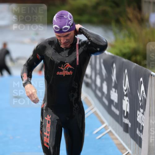 25.08.2024 - Elbe Triathlon Hamburg H.Heesch http://msf.ph/oto/6833361 25.08.2024 08:32:38 Schwimmen 42, 76, 77, 91 meine-sportfotos.de