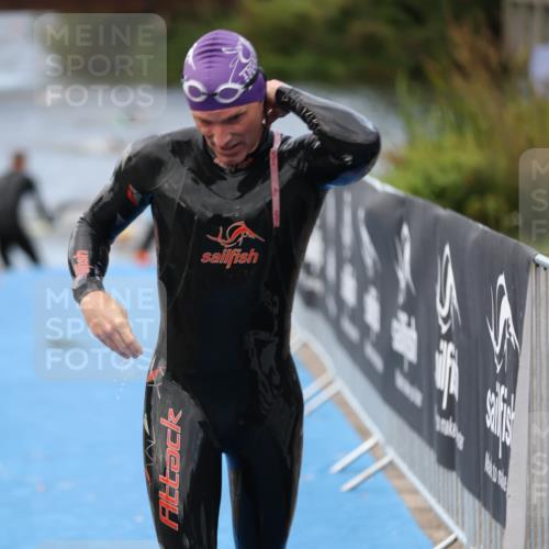 25.08.2024 - Elbe Triathlon Hamburg H.Heesch http://msf.ph/oto/6833365 25.08.2024 08:32:38 Schwimmen 42, 76, 77, 91 meine-sportfotos.de