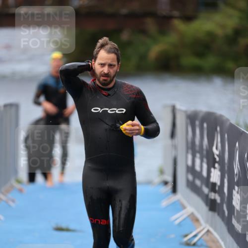 25.08.2024 - Elbe Triathlon Hamburg H.Heesch http://msf.ph/oto/6833372 25.08.2024 08:32:50 Schwimmen 42, 50, 91, 105 meine-sportfotos.de
