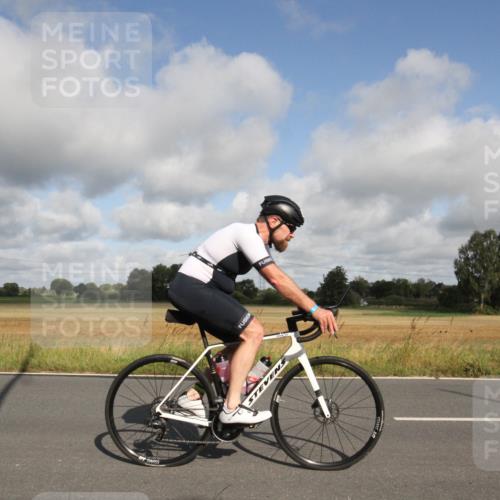 25.08.2024 - Elbe Triathlon Hamburg Fuchs,  Jonas http://msf.ph/oto/6833380 25.08.2024 09:53:24 Radfahren 553, 419, 226, 365, 451 meine-sportfotos.de