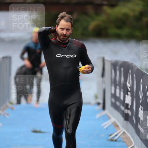 25.08.2024 - Elbe Triathlon Hamburg H.Heesch http://msf.ph/oto/6833382 25.08.2024 08:32:50 Schwimmen 42, 50, 91, 105 meine-sportfotos.de