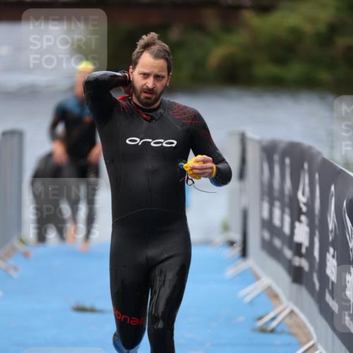 25.08.2024 - Elbe Triathlon Hamburg H.Heesch http://msf.ph/oto/6833388 25.08.2024 08:32:50 Schwimmen 42, 50, 91, 105 meine-sportfotos.de