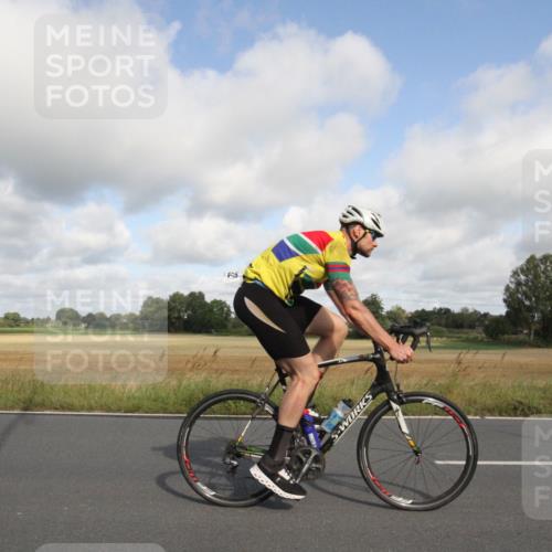 25.08.2024 - Elbe Triathlon Hamburg Fuchs,  Jonas http://msf.ph/oto/6833389 25.08.2024 09:53:43 Radfahren 322, 489, 464 meine-sportfotos.de