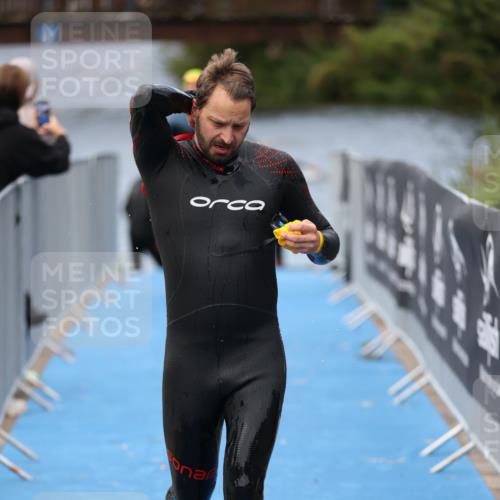 25.08.2024 - Elbe Triathlon Hamburg H.Heesch http://msf.ph/oto/6833392 25.08.2024 08:32:51 Schwimmen 42, 50, 91, 105 meine-sportfotos.de