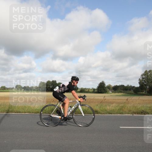 25.08.2024 - Elbe Triathlon Hamburg Fuchs,  Jonas http://msf.ph/oto/6833393 25.08.2024 09:53:44 Radfahren 322, 489, 464 meine-sportfotos.de