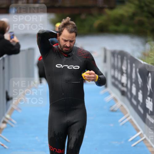 25.08.2024 - Elbe Triathlon Hamburg H.Heesch http://msf.ph/oto/6833396 25.08.2024 08:32:51 Schwimmen 42, 50, 91, 105 meine-sportfotos.de