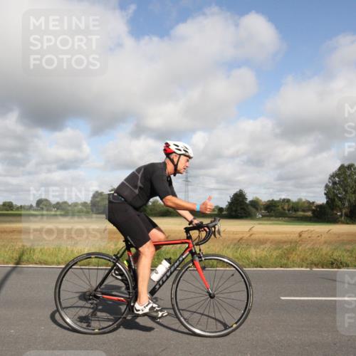 25.08.2024 - Elbe Triathlon Hamburg Fuchs,  Jonas http://msf.ph/oto/6833402 25.08.2024 09:53:52 Radfahren 464, 430, 498 meine-sportfotos.de