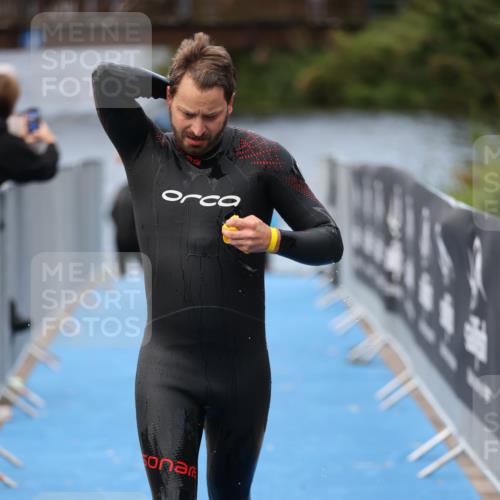 25.08.2024 - Elbe Triathlon Hamburg H.Heesch http://msf.ph/oto/6833408 25.08.2024 08:32:51 Schwimmen 42, 50, 91, 105 meine-sportfotos.de