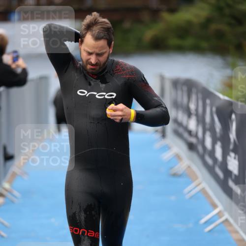 25.08.2024 - Elbe Triathlon Hamburg H.Heesch http://msf.ph/oto/6833412 25.08.2024 08:32:51 Schwimmen 42, 50, 91, 105 meine-sportfotos.de