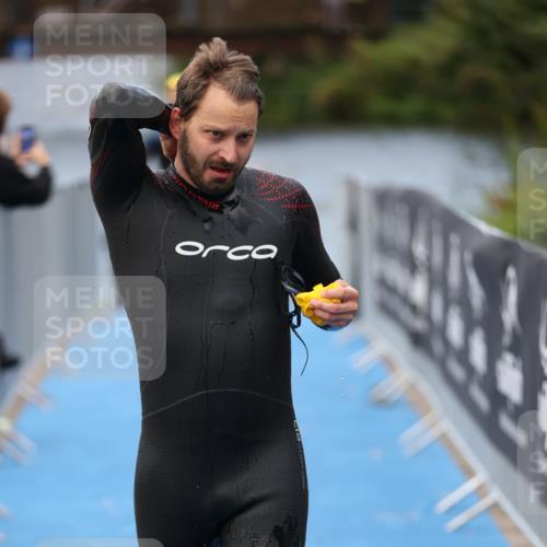 25.08.2024 - Elbe Triathlon Hamburg H.Heesch http://msf.ph/oto/6833415 25.08.2024 08:32:52 Schwimmen 42, 50, 91, 105 meine-sportfotos.de