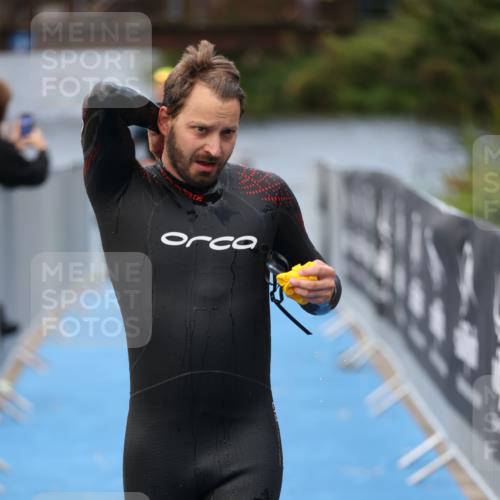 25.08.2024 - Elbe Triathlon Hamburg H.Heesch http://msf.ph/oto/6833418 25.08.2024 08:32:52 Schwimmen 42, 50, 91, 105 meine-sportfotos.de