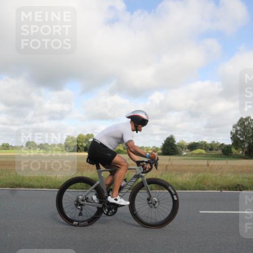 25.08.2024 - Elbe Triathlon Hamburg Fuchs,  Jonas http://msf.ph/oto/6833424 25.08.2024 09:54:12 Radfahren 405, 281, 296, 375, 338, 278 meine-sportfotos.de