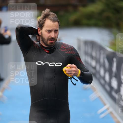 25.08.2024 - Elbe Triathlon Hamburg H.Heesch http://msf.ph/oto/6833425 25.08.2024 08:32:52 Schwimmen 42, 50, 91, 105 meine-sportfotos.de