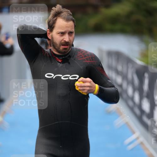 25.08.2024 - Elbe Triathlon Hamburg H.Heesch http://msf.ph/oto/6833430 25.08.2024 08:32:52 Schwimmen 42, 50, 91, 105 meine-sportfotos.de