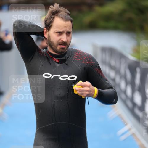 25.08.2024 - Elbe Triathlon Hamburg H.Heesch http://msf.ph/oto/6833439 25.08.2024 08:32:52 Schwimmen 42, 50, 91, 105 meine-sportfotos.de