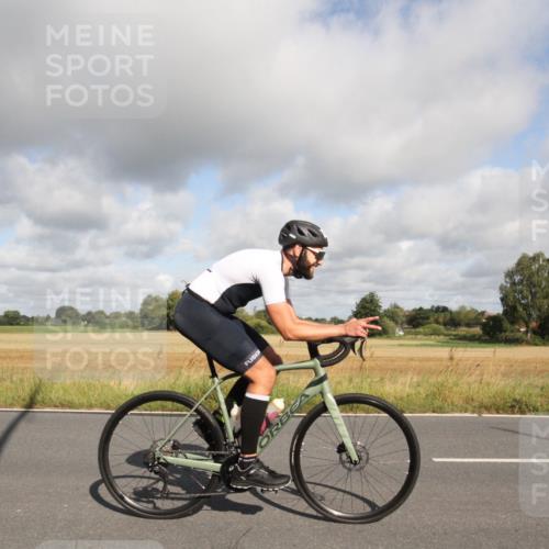 25.08.2024 - Elbe Triathlon Hamburg Fuchs,  Jonas http://msf.ph/oto/6833450 25.08.2024 09:54:32 Radfahren 390, 119, 363, 518, 248, 237, 284 meine-sportfotos.de