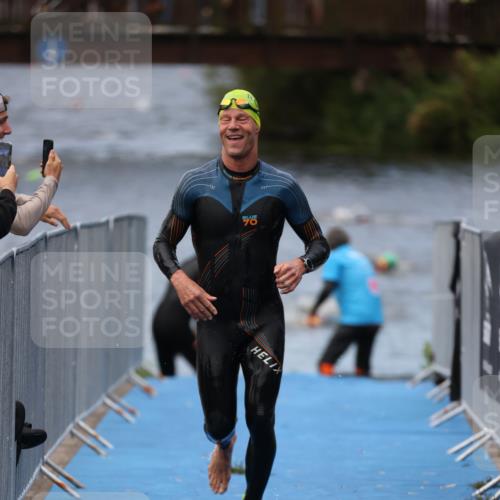 25.08.2024 - Elbe Triathlon Hamburg H.Heesch http://msf.ph/oto/6833460 25.08.2024 08:32:54 Schwimmen 50, 91, 105 meine-sportfotos.de