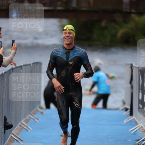 25.08.2024 - Elbe Triathlon Hamburg H.Heesch http://msf.ph/oto/6833462 25.08.2024 08:32:54 Schwimmen 50, 91, 105 meine-sportfotos.de