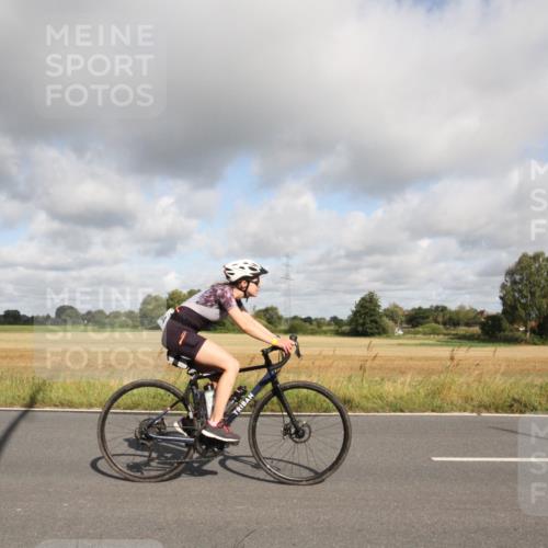 25.08.2024 - Elbe Triathlon Hamburg Fuchs,  Jonas http://msf.ph/oto/6833465 25.08.2024 09:54:47 Radfahren 414, 269, 504, 443 meine-sportfotos.de