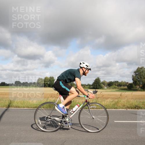 25.08.2024 - Elbe Triathlon Hamburg Fuchs,  Jonas http://msf.ph/oto/6833476 25.08.2024 09:55:01 Radfahren 534, 213, 295 meine-sportfotos.de