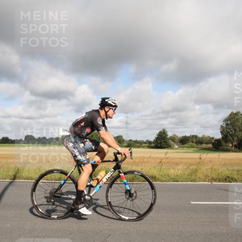 25.08.2024 - Elbe Triathlon Hamburg Fuchs,  Jonas http://msf.ph/oto/6833478 25.08.2024 09:55:03 Radfahren 534, 213, 295 meine-sportfotos.de