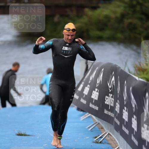 25.08.2024 - Elbe Triathlon Hamburg H.Heesch http://msf.ph/oto/6833543 25.08.2024 08:33:09 Schwimmen 50, 99, 105 meine-sportfotos.de