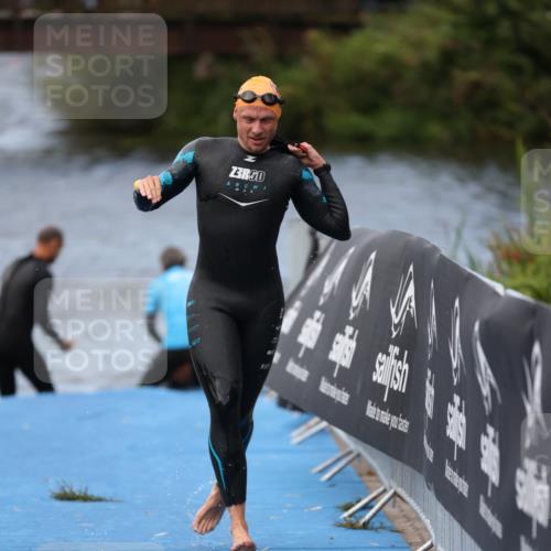 25.08.2024 - Elbe Triathlon Hamburg H.Heesch http://msf.ph/oto/6833552 25.08.2024 08:33:09 Schwimmen 50, 99, 105 meine-sportfotos.de