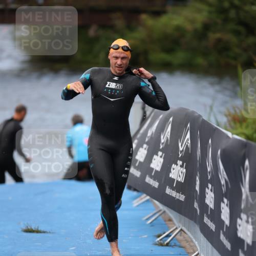 25.08.2024 - Elbe Triathlon Hamburg H.Heesch http://msf.ph/oto/6833554 25.08.2024 08:33:09 Schwimmen 50, 99, 105 meine-sportfotos.de
