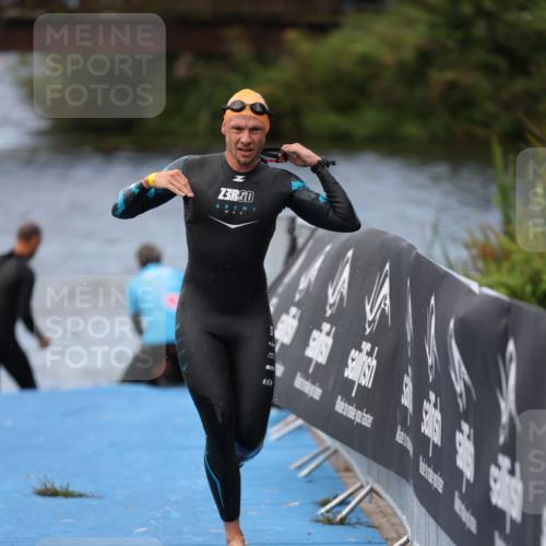 25.08.2024 - Elbe Triathlon Hamburg H.Heesch http://msf.ph/oto/6833559 25.08.2024 08:33:09 Schwimmen 50, 99, 105 meine-sportfotos.de